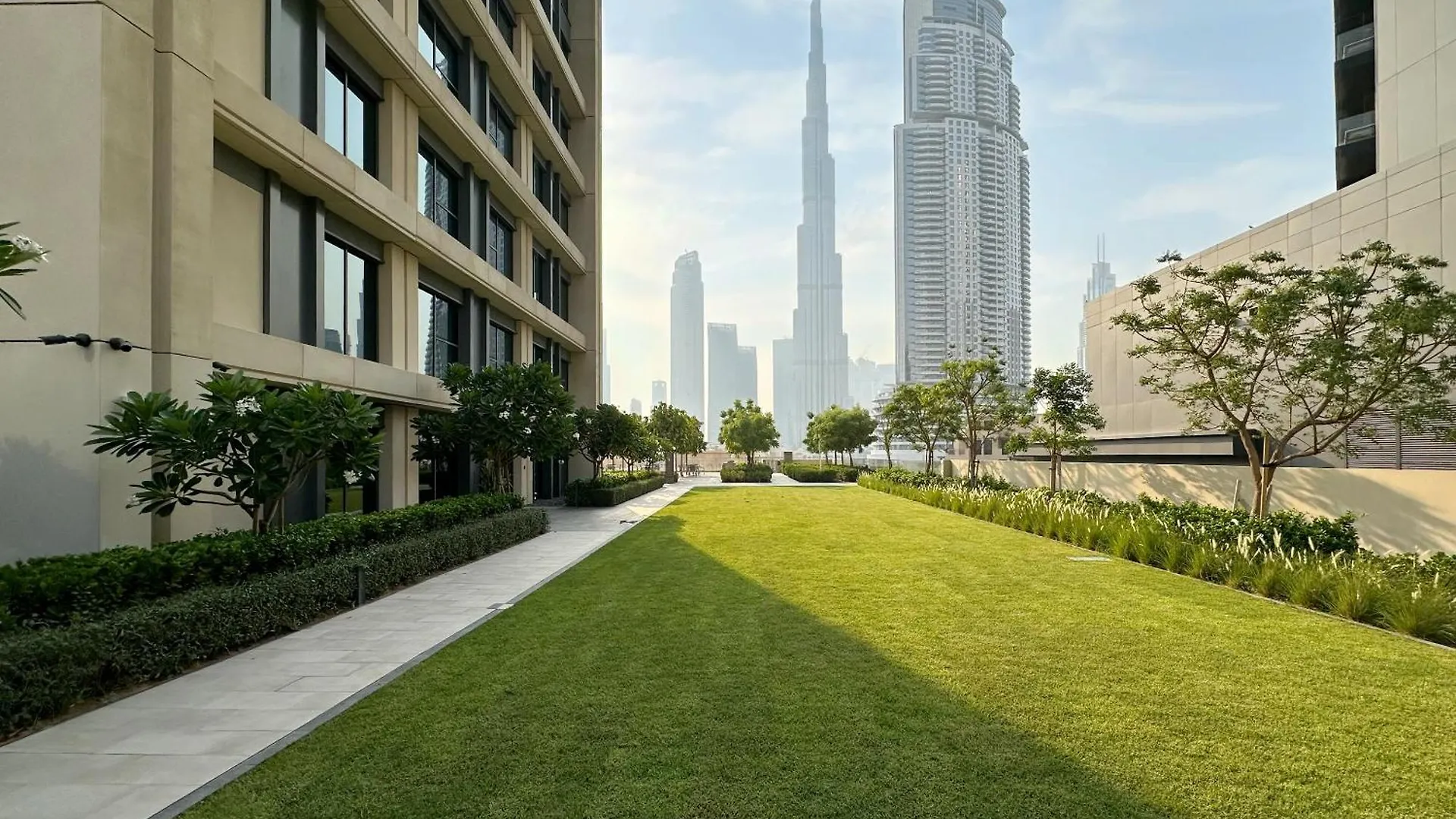 Downtown Dubai Elegance - Stylish Urban Retreat Lägenhet